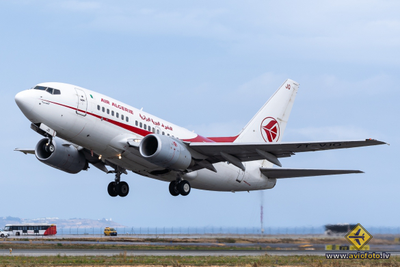 Boeing 737-6D6
