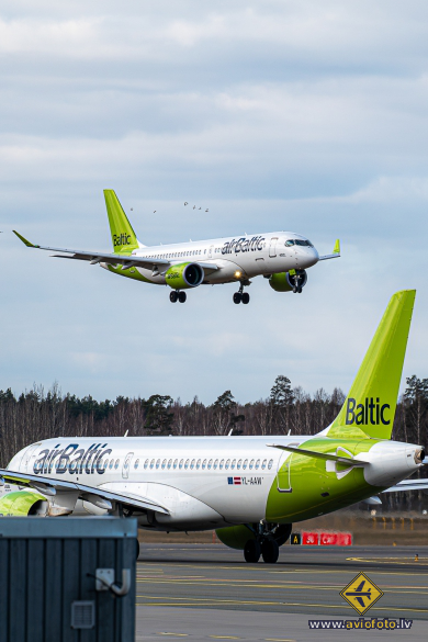 Airbus A220-300