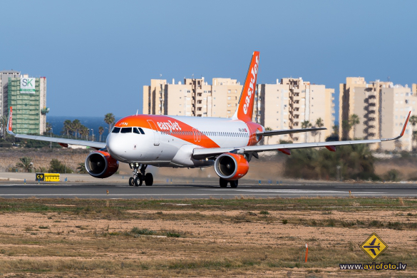 Airbus A320-214