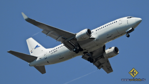 Boeing 737-3H4