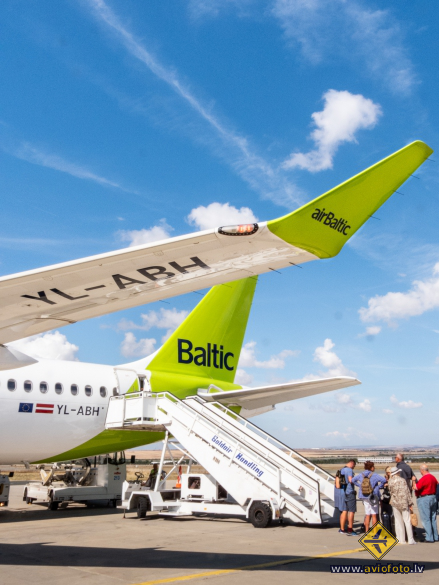 Airbus A220-300