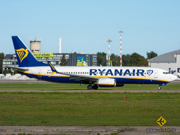 Boeing 737-8AS