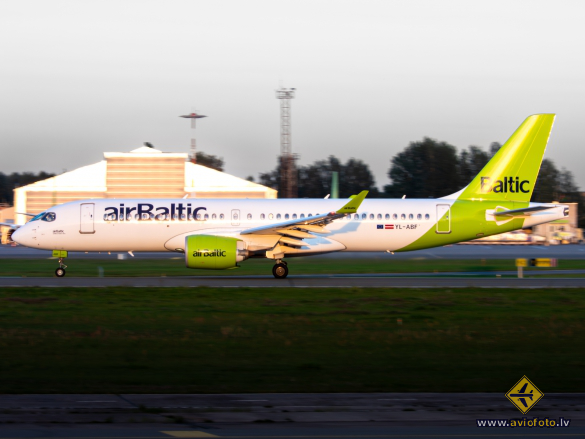 Airbus A220-300