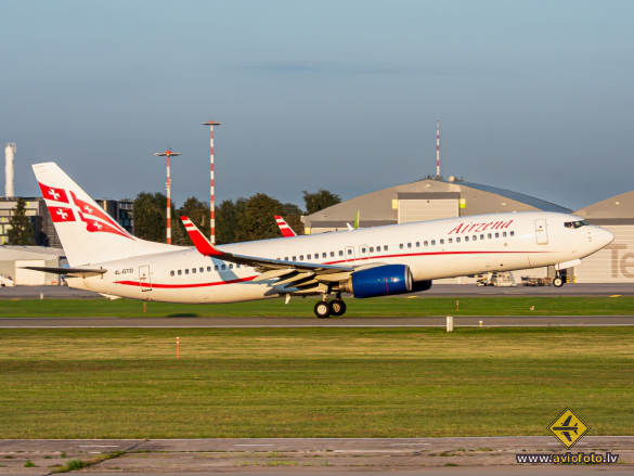 Boeing 737-8FH