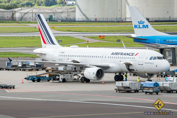 Airbus A320-214
