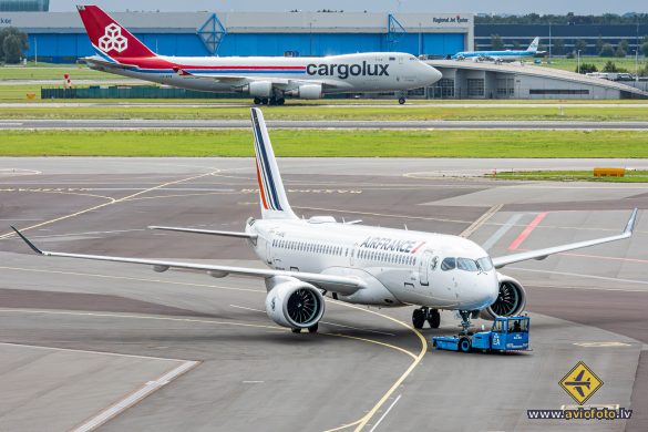 Airbus A220-300