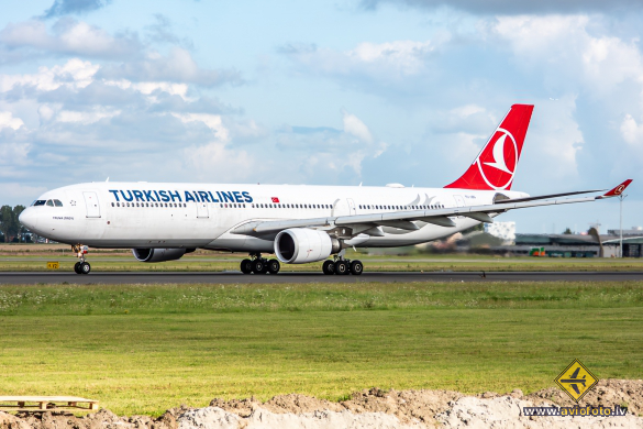 Airbus A330-303