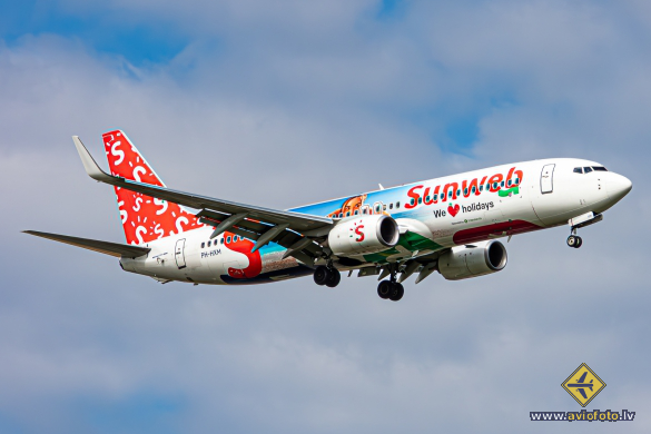 Boeing 737-8K2