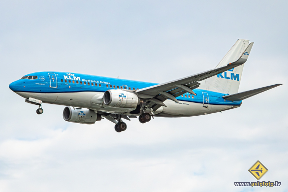 Boeing 737-7K2