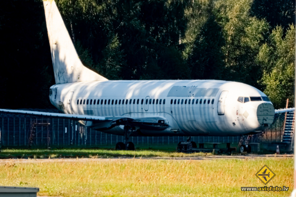 Boeing 737-33V