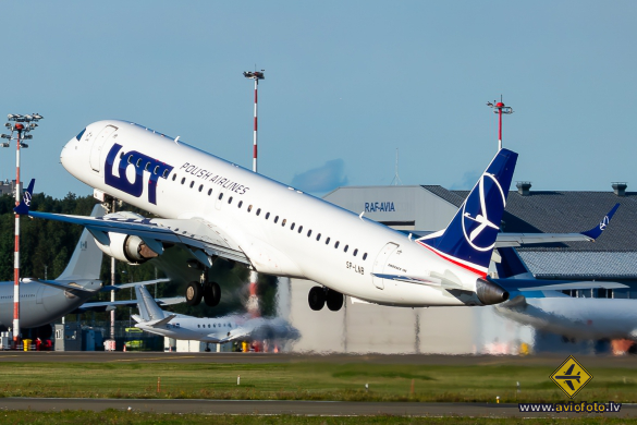 Embraer 195LR (ERJ-190-200LR)