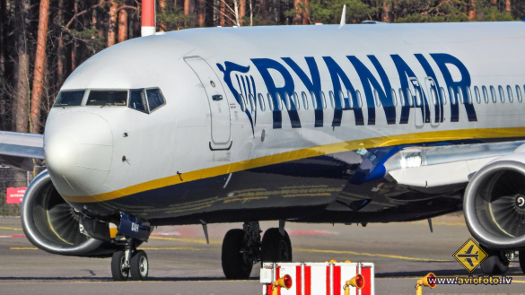 Boeing 737-8AS