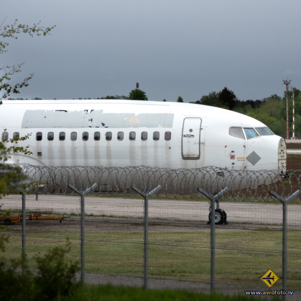 Boeing 737-33V