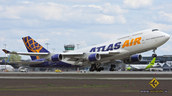 Boeing 747-422