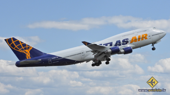 Boeing 747-422