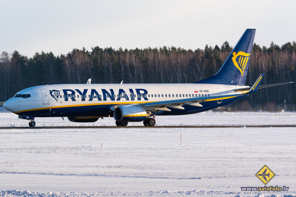 Boeing 737-8AS
