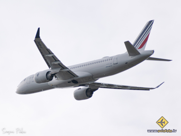 Airbus A220-300