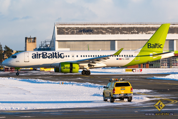 Airbus A220-300