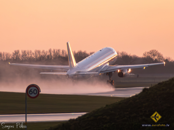 Airbus A320-233