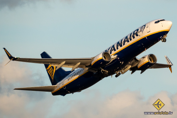 Boeing 737-8AS