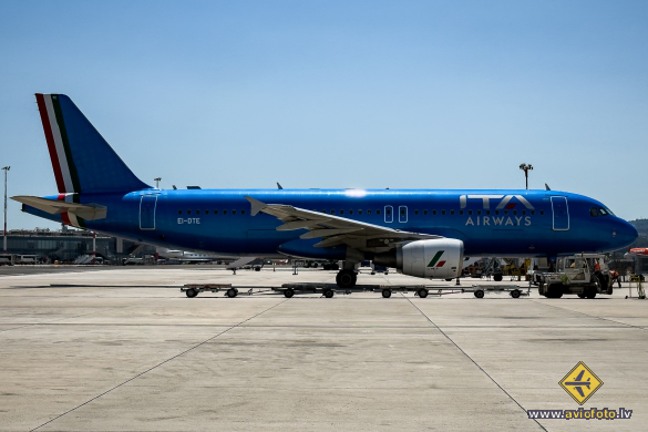 Airbus A320-216