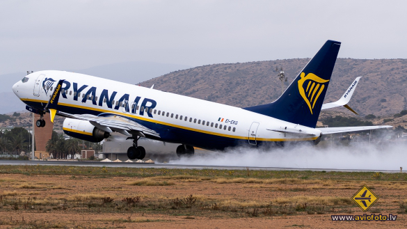 Boeing 737-8AS