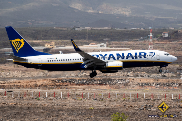 Boeing 737-8AS