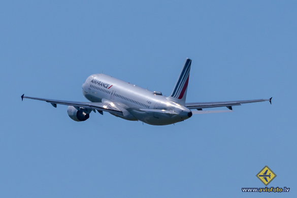 Airbus A320-214