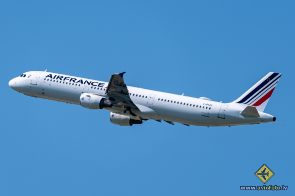 Airbus A321-212