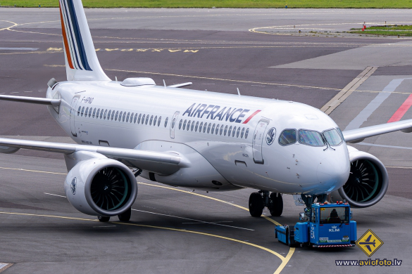 Airbus A220-300