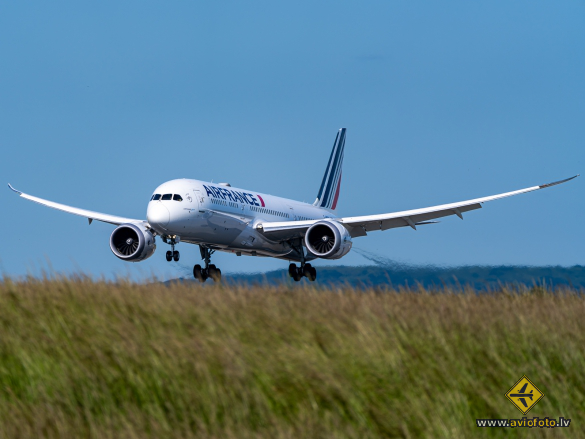 Boeing 787-9 Dreamliner