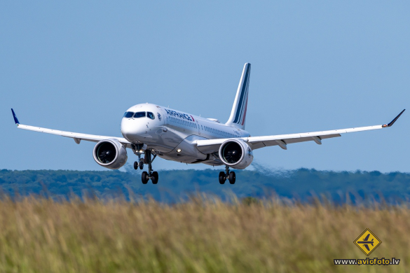 Airbus A220-300