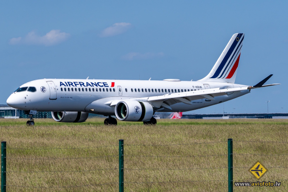 Airbus A220-300
