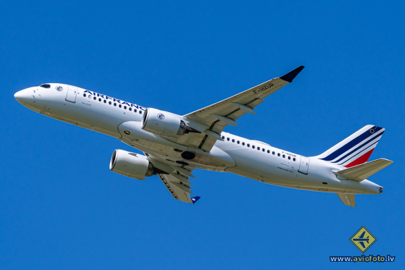 Airbus A220-300