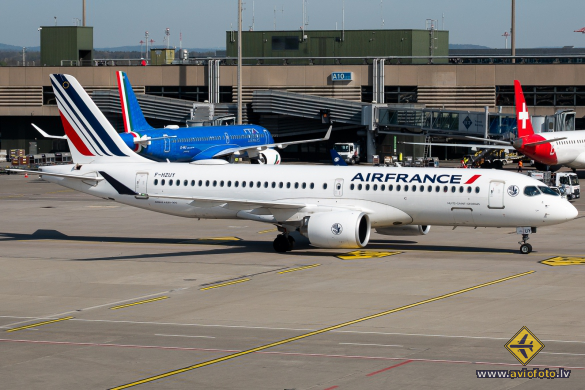 Airbus A220-300
