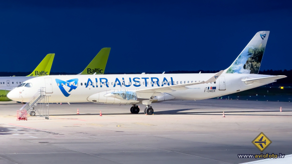 Airbus A220-300