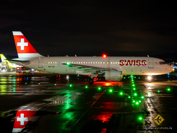 Airbus A320-214