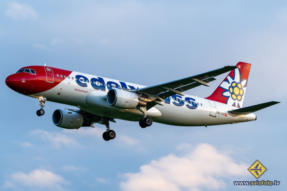 Airbus A320-214