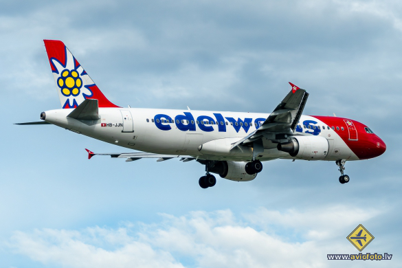 Airbus A320-214