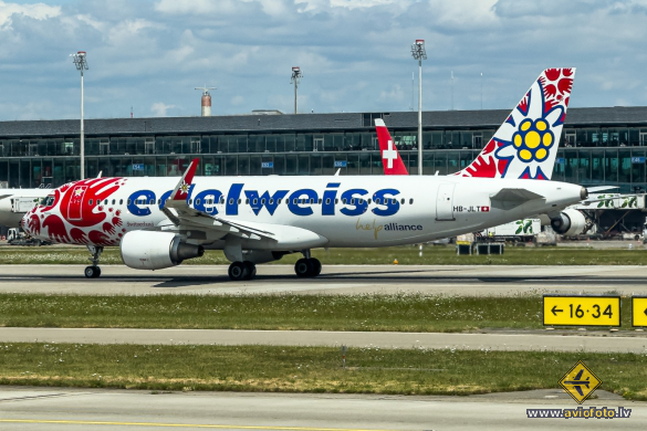 Airbus A320-214