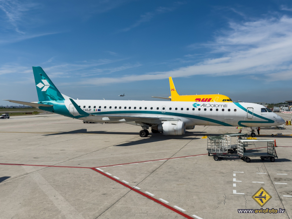 Embraer 195LR (ERJ-190-200LR)