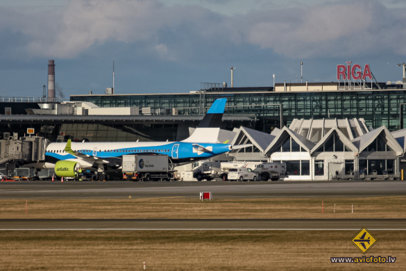 Airbus A220-300