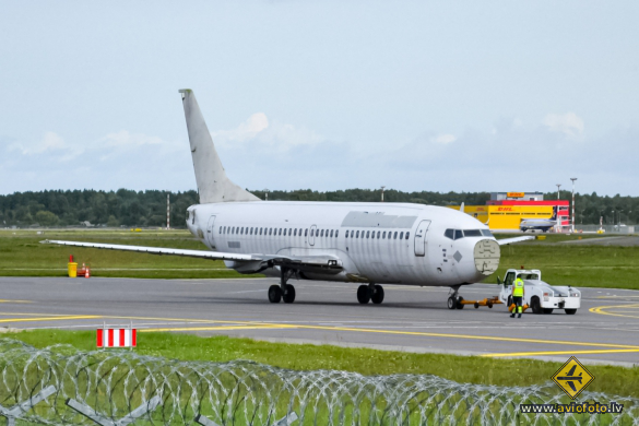 Boeing 737-33V