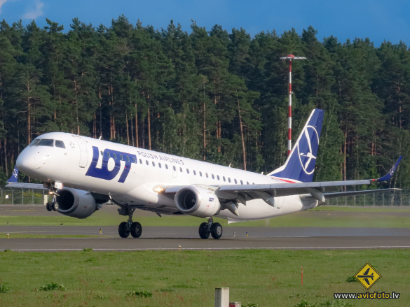 Embraer 195LR (ERJ-190-200LR)