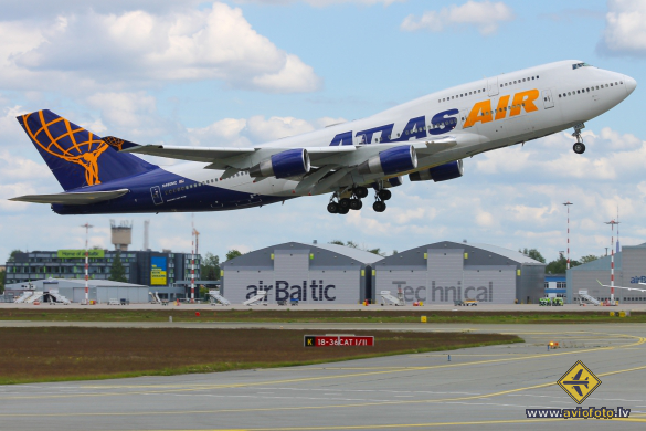 Boeing 747-422