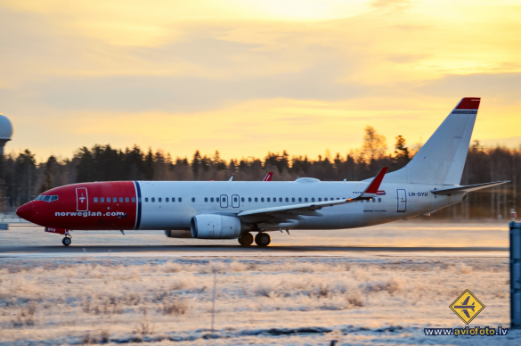 Boeing 737-8JP