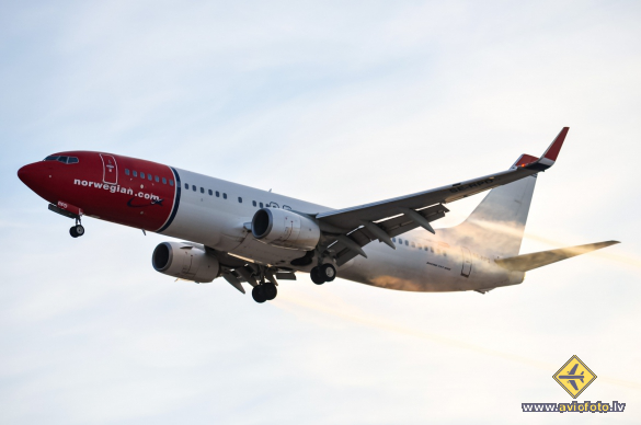 Boeing 737-8JP