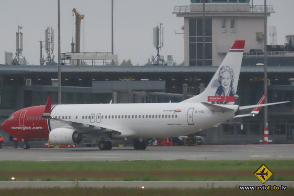 Boeing 737-86N