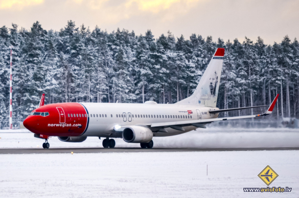 Boeing 737-8JP
