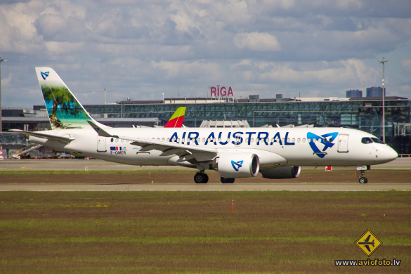 Airbus A220-300